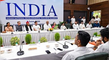 सोनिया, खरगे, राहुल...INDI ब्लॉक की बैठक में पहुंचे ये दिग्गज, ऑन लाइन जुड़े अखिलेश, CEC के खिलाफ बनेगी रणनीति