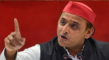 प्रेस कॉन्फ्रेंस में कुर्सी को लेकर मारपीट के बाद सपा आलाकमान सख्त, अखिलेश ने भंग किया गोरखपुर का पूरा संगठन