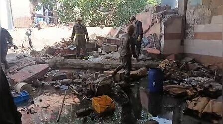 Ghaziabad Blast: लाजपत नगर में बड़ा हादसा, रावण के पुतले में पटाखे भरते समय जोरदार धमाका, तीन लोग झुलसे