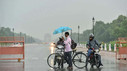 Delhi Weather Update: क्या दिल्ली में जल्दी आ जाएगी सर्दी? बादलों के बीच बीतेंगे दिन, IMD ने जताई बारिश की संभावना