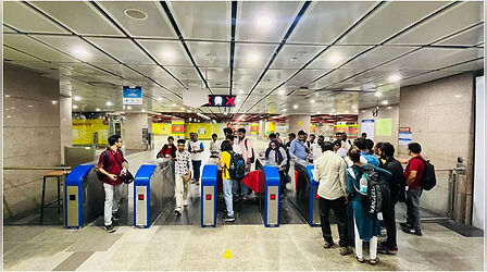 दिल्ली मेट्रो में CISF की बड़ी कार्रवाई,बैग में छिपा रखी थी संदिग्ध वस्तु, भागने की कोशिश में पकड़ा गया यात्री