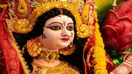 Mata Ki Aarti: अंबे तू है जम्दम्बे काली, जय दुर्गे खप्पर वाली