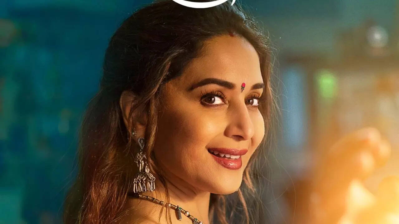 Maja Ma Review फुल मजा देने में फेल रही माधुरी दीक्षित की माजा मा कच्ची कहानी और बेकार स्क्रिप्ट से बनी बेस्वाद खिचड़ी