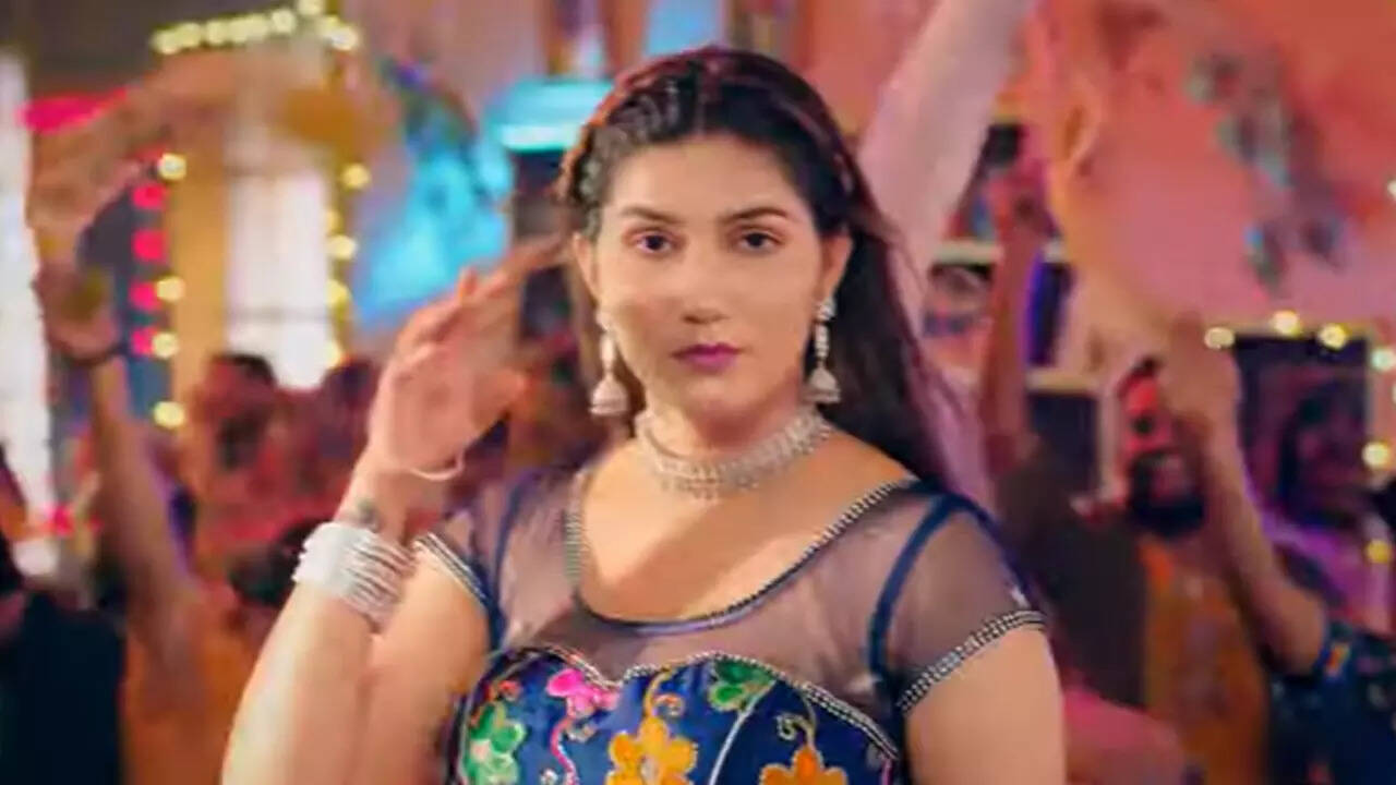 Sapna Choudhary new song 2022 : क्या आपने सुना आंख मारे का हरियाणवी वर्जन, सपना चौधरी लाईं नया गाना