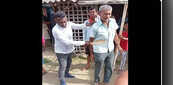 Viral: देसी तरीके से कर रहा था गैस का इलाज, वीडियो देख लगेगा 440 वोल्ट का झटका