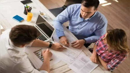 How To Open Saving Bank Account: अगर खोलना है सेविंग बैंक अकाउंट, तो ऐसे खोलें ऑनलाइन-ऑफलाइन खाता