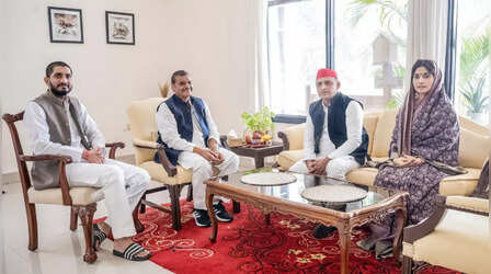 मैनपुरी: एकजुट हो रहा कुनबा! शिवपाल ने शिष्य को छोड़ बहू को दिया आशीर्वाद, कहा- डिंपल यादव को जिताएं