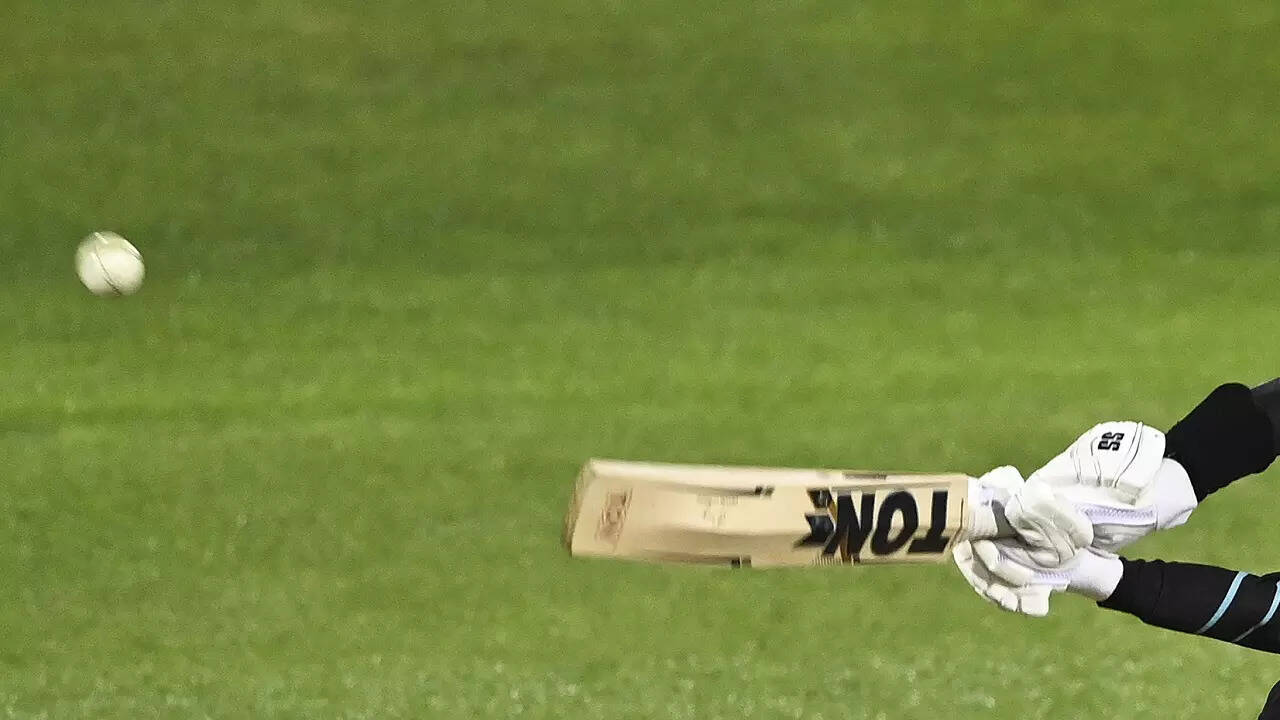 Cricket_Throwback_Bat_Ball