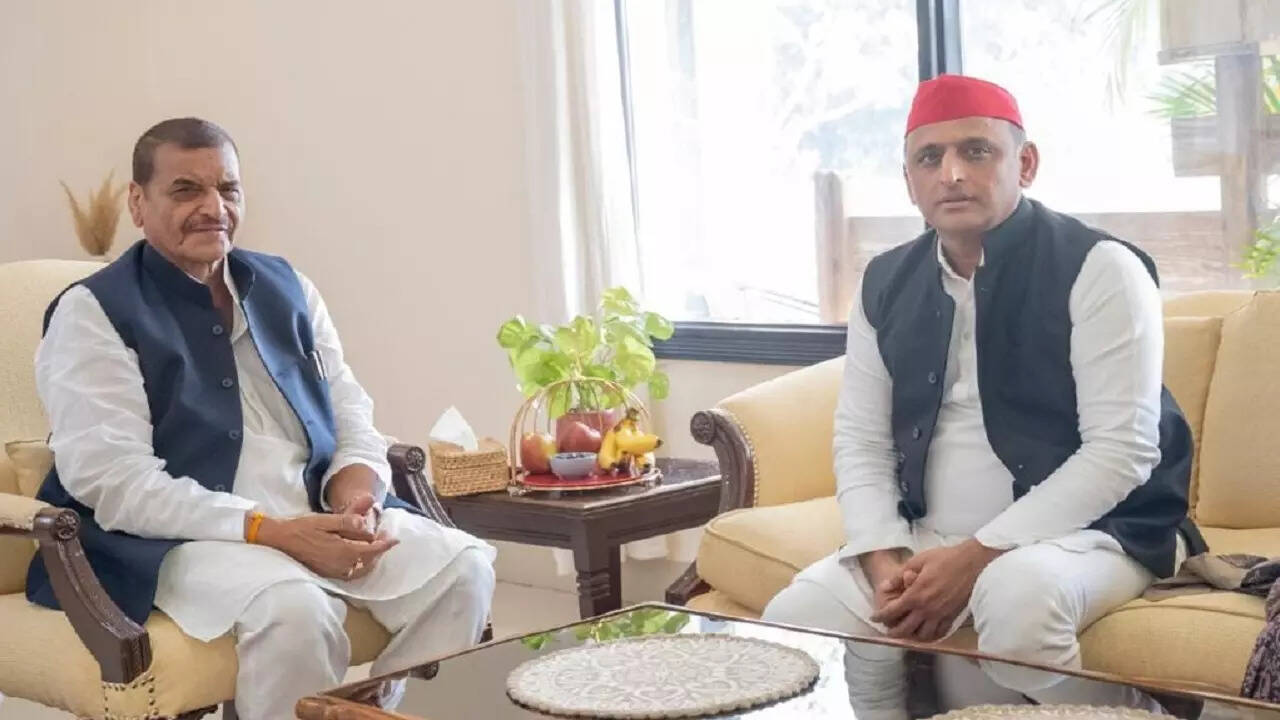 शिवपाल को अखिलेश का साथ देने की मिली सजा? सरकार ने घटा दी सुरक्षा, अब Y कैटेगरी में रहेंगे प्रसपा नेता