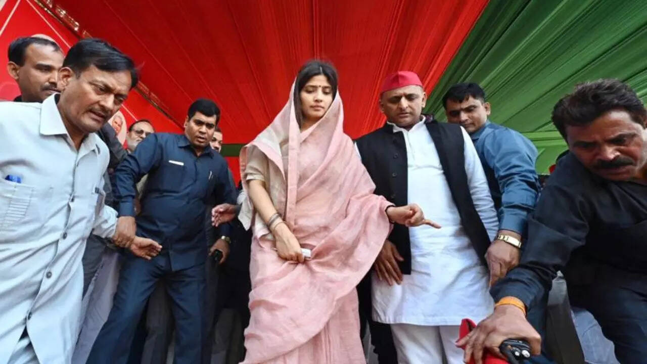 Mainpuri By-Polls यादव फैमिली के लिए ‘अस्मिता’ की लड़ाई, Dimple Yadav के लिए जीत की राह नहीं आसान; समझें- कैसे?