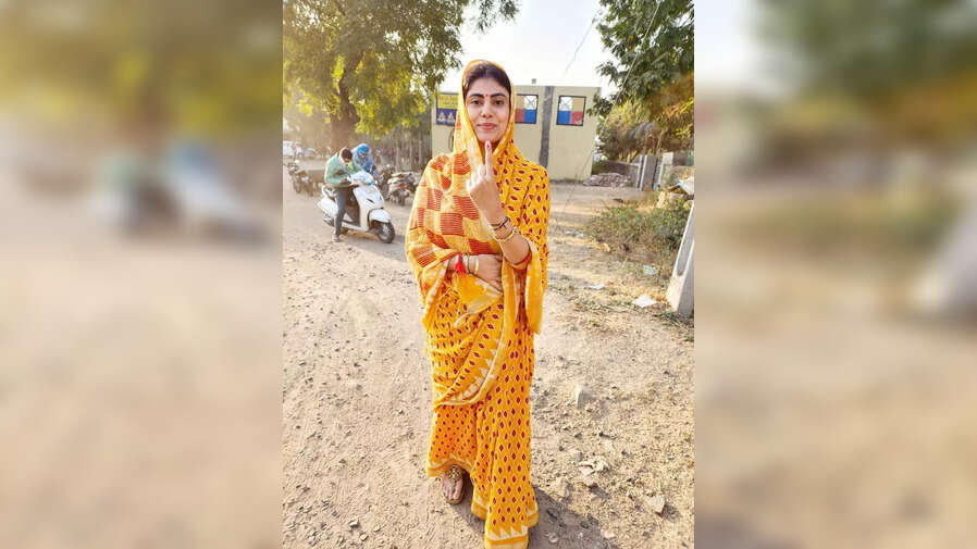 जडेजा की पत्नी ने किया मतदान