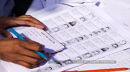 Delhi MCD Election 2022: जा रहे हैं मतदान करने, तो घर बैठे यूं पता करें किस बूथ पर डाला जाना है आपका वोट