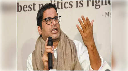 'नेताओं के अनपढ़ बेटे सीएम बनने का देख रहे सपना, सामान्य परिवार के बच्चे खा रहे ठोकर'