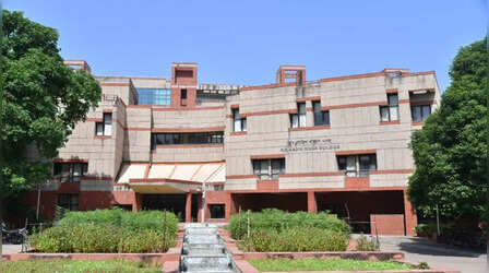 Kanpur: अब रोबोट बताएगा फसल के रोग, खेतों में घूमकर दवा भी छिड़केगा, CSA और IIT कानपुर का आविष्कार