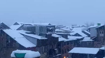 Weather Updates: हिमाचल से लेकर कश्मीर तक में भारी बर्फबारी, दिल्ली एनसीआर में बारिश ने बदली फिजां