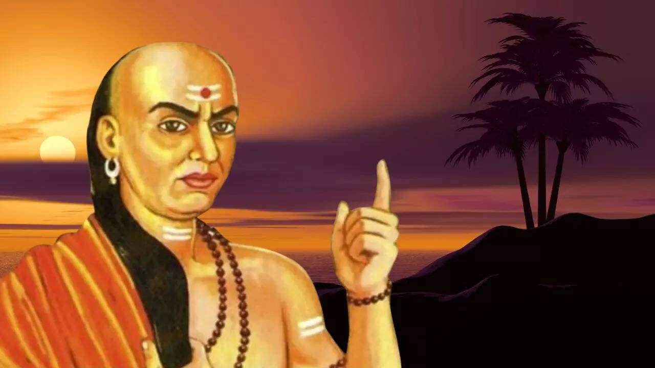 Chanakya Niti: जीवन में सफलता पाने के लिए चाणक्य नीति के इन अनमोल वचनों के बारे में यहां पढ़ें