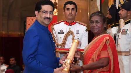 Padma Awards 2023: राष्ट्रपति द्रौपदी मुर्मू ने प्रमुख हस्तियों को पद्म पुरस्कारों से किया सम्मानित, कुमार मंगलम बिड़ला को मिला पद्म भूषण