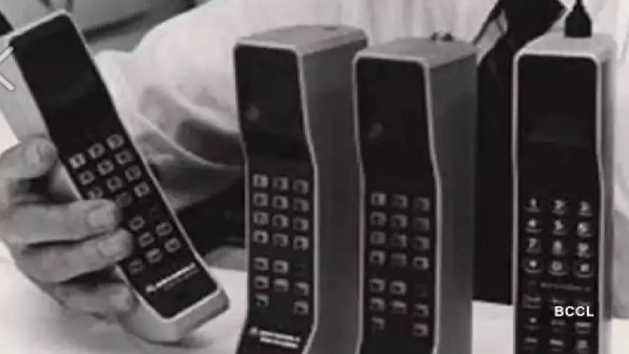 WORLD FIRST mOBILE PHONE