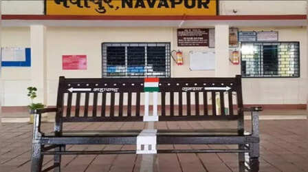 भारत का सबसे अनोखा रेलवे स्टेशन, टिकट महाराष्ट्र में मिलता है, गुजरात में बैठते हैं स्टेशन मास्टर