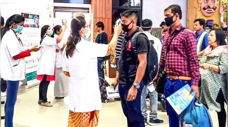 'भारत में अगले 8 से 10 दिन तक कोरोना के मामले बढ़ेंगे, लेकिन अस्पताल में भर्ती होने की स्थिति नहीं'