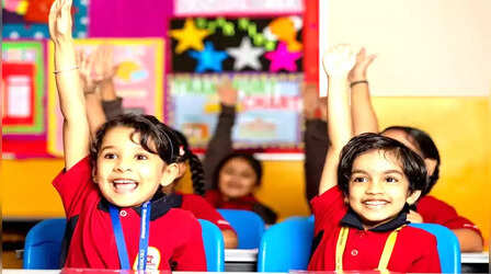 Delhi School: महंगी किताबें-ड्रेस खरीदने के लिए मजबूर करने वाले प्राइवेट स्कूलों पर शिकंजा, जारी हुआ 'कारण बताओ नोटिस'