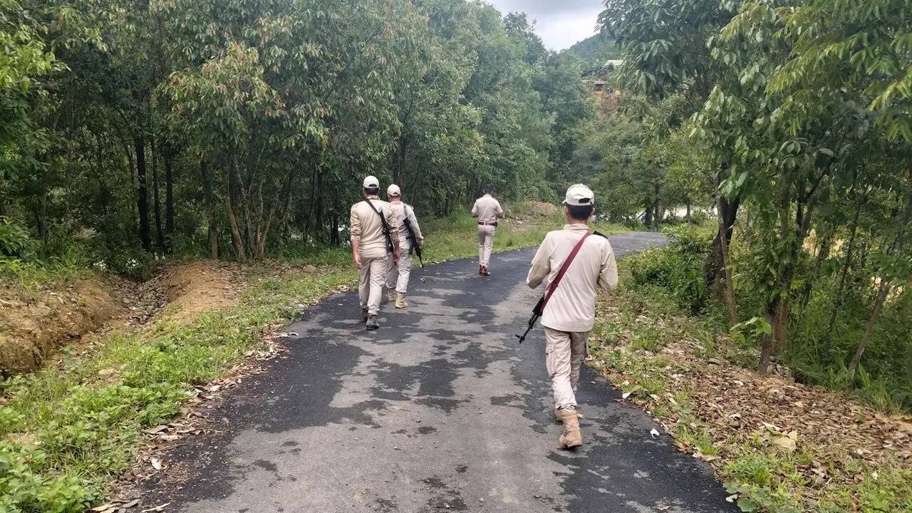 Manipur News: मणिपुर में एक गांव पर उग्रवादियों का हमला, महिला समेत 3 की मौत; 7 घर खाक