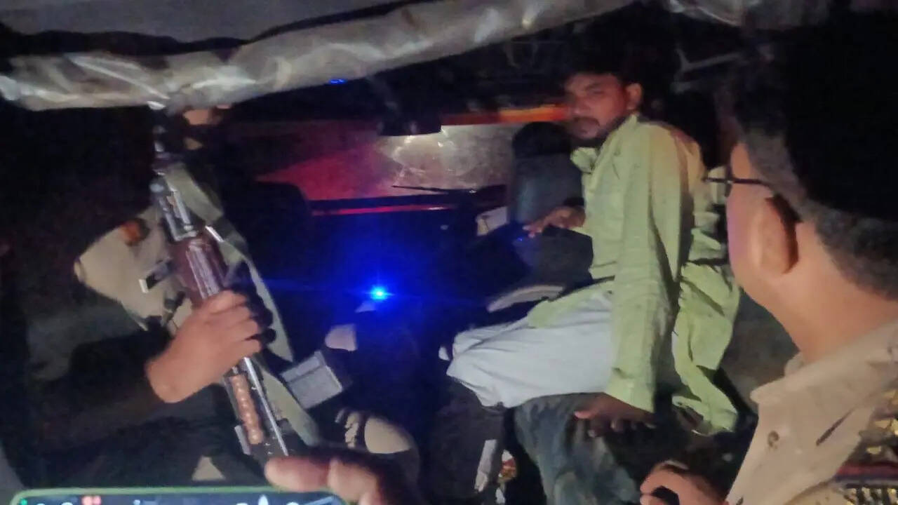 मुजफ्फरनगर में पुलिस मुठभेड़ में दो अंतरराज्यीय लुटेरे गिरफ्तार, बड़ी वारदात की फिराक में थे बदमाश