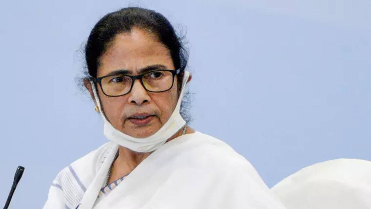 ममता बनर्जी की मुश्किलें बढ़ीं: TMC के तीन बैंक खातों पर लगी रोक, ₹440 करोड़ का लेनदेन ठप
