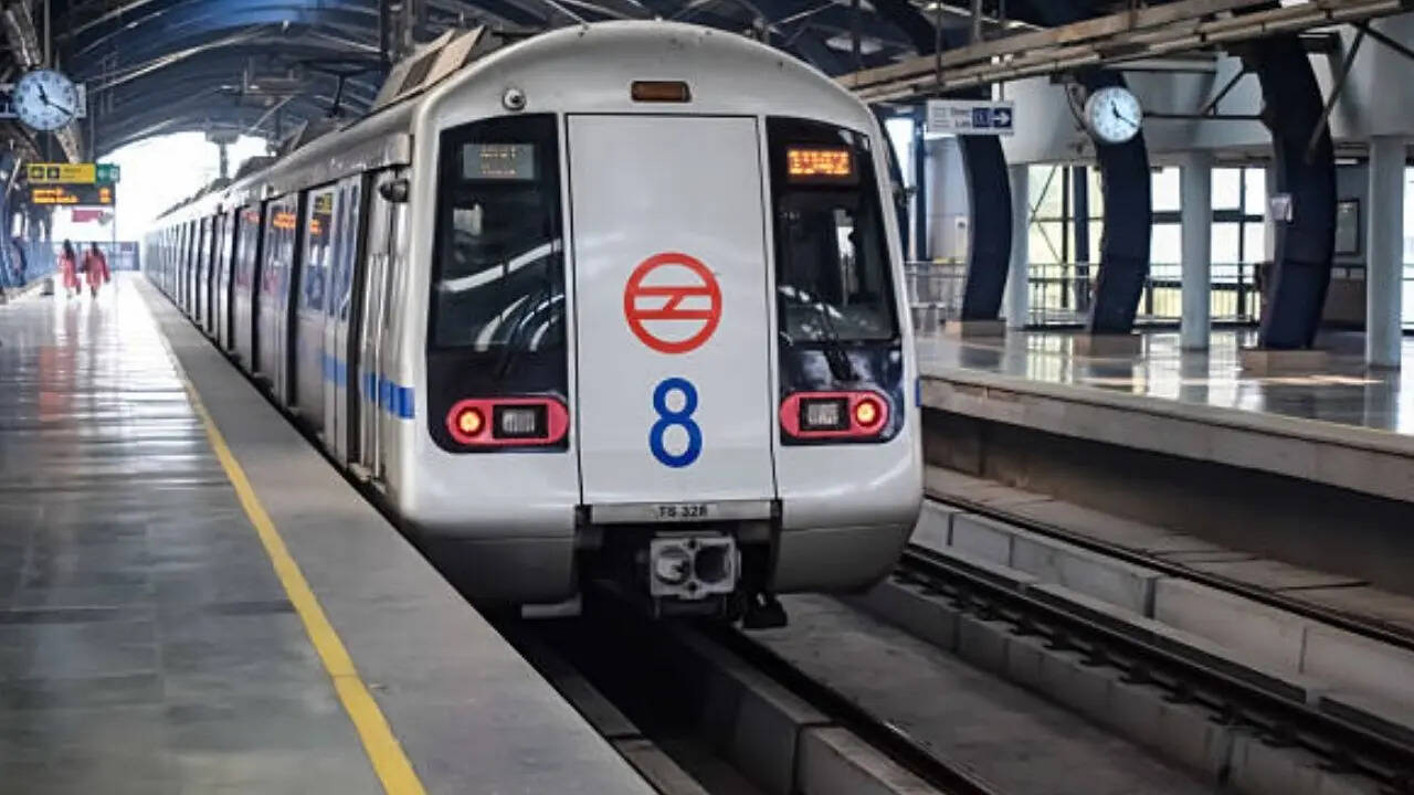 मेट्रो ट्रेन में छूट गया है 'मोबाइल' या 'बैग', जानें वापस पाने का सबसे आसान तरीका