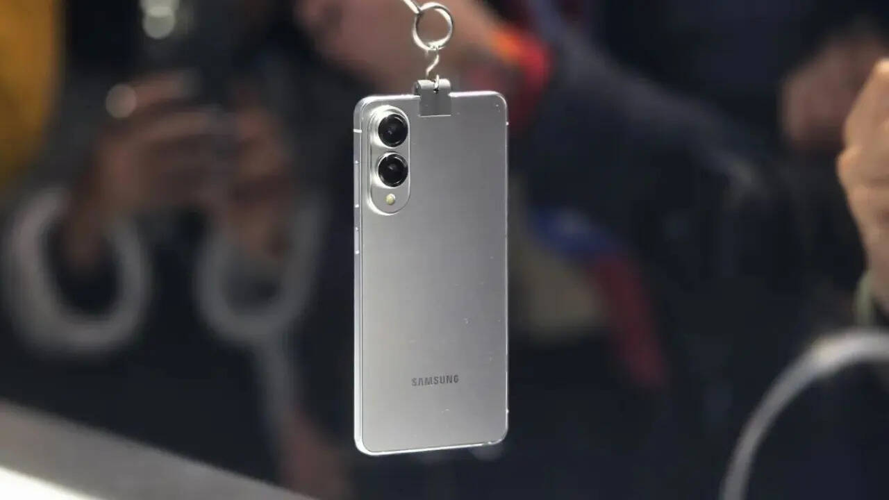 Samsung Galaxy S25 Edge में हुई बड़ी कटौती, 40 हजार सस्ता हुआ 200MP कैमरे वाला फोन