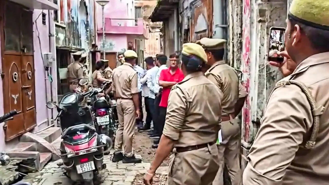 राम मंदिर चंदा चोरी: 79.85 लाख की बरामदगी के बाद पुलिस का बड़ा अभियान,आठों आरोपियों के घरों पर रेड