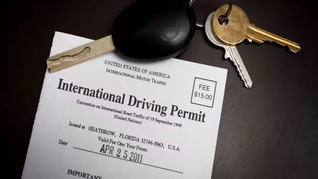 International Driving Permit: विदेश में चलाना चाहते हैं गाड़ी? जानिए इंटरनेशनल ड्राइविंग परमिट पाने का पूरा प्रोसेस और फीस