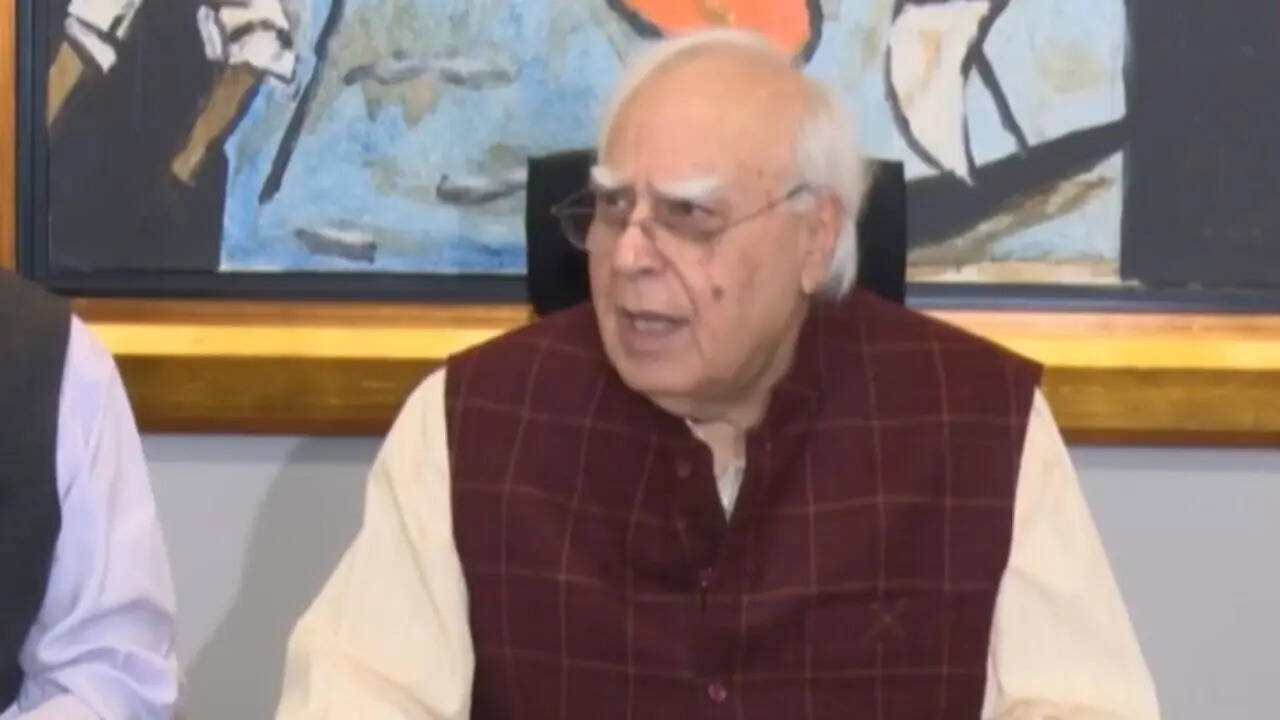 'राम के नाम पर वोट तो लेंगे, फिर उन्हीं को लूटेंगे'; सिब्बल ने BJP और VHP पर बोला तीखा हमला; बताया फर्जी हिंदू
