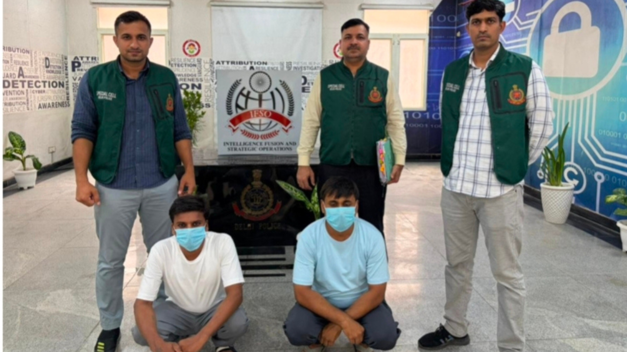 फर्जी आधार, वोटर आईडी और पैन कार्ड बनाने वाले अंतरराज्यीय गिरोह का भंडाफोड़, दिल्ली पुलिस ने दो आरोपियों को दबोचा