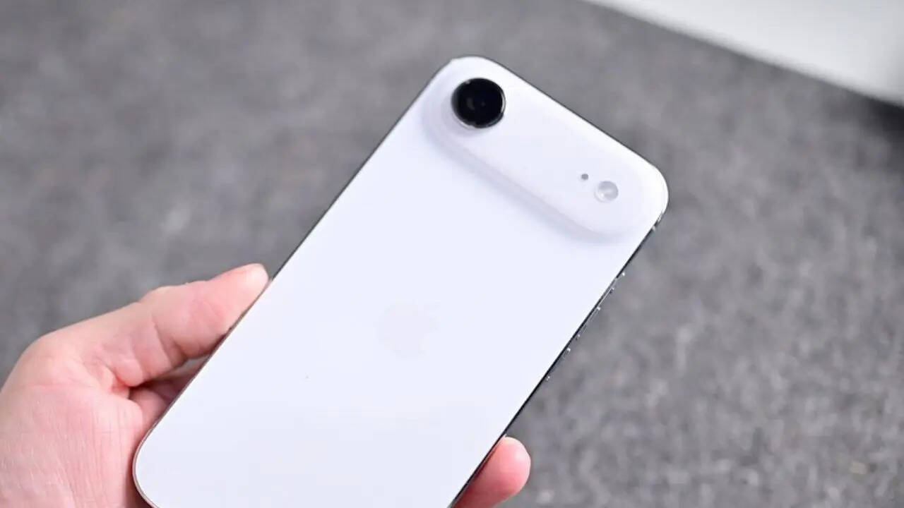 iPhone Air 2 का डिजाइन हुआ लीक! डुअल 48MP कैमरा और नया लुक, जानें कब होगा लॉन्च