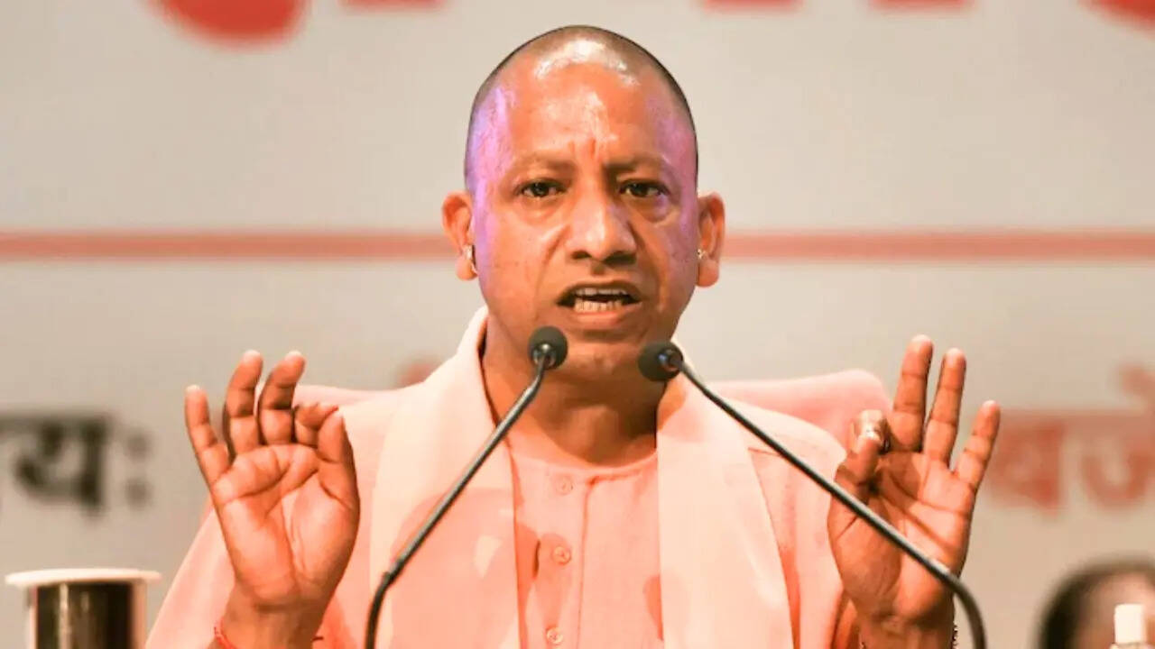 यूपी के शिक्षकों के लिए बड़ी सौगात; योगी सरकार आज लॉन्च करेगी ₹5 लाख तक की कैशलेस इलाज योजना, 12 लाख परिवारों को मिलेगा लाभ