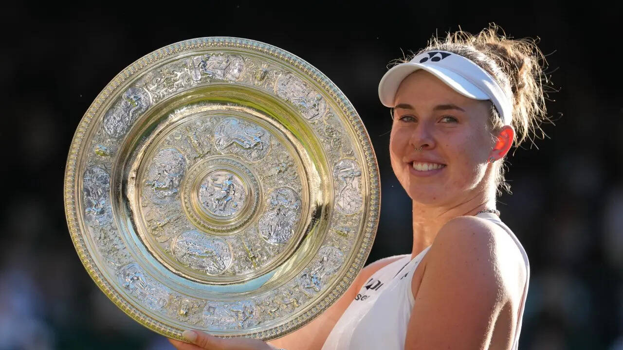 Wimbledon 2026: चेक गणराज्य की लिंडा नोस्कोवा बनीं विम्बलडन चैंपियन, हमवतन कैरोलिना मुचोवा को खिताबी भिड़ंत में दी मात
