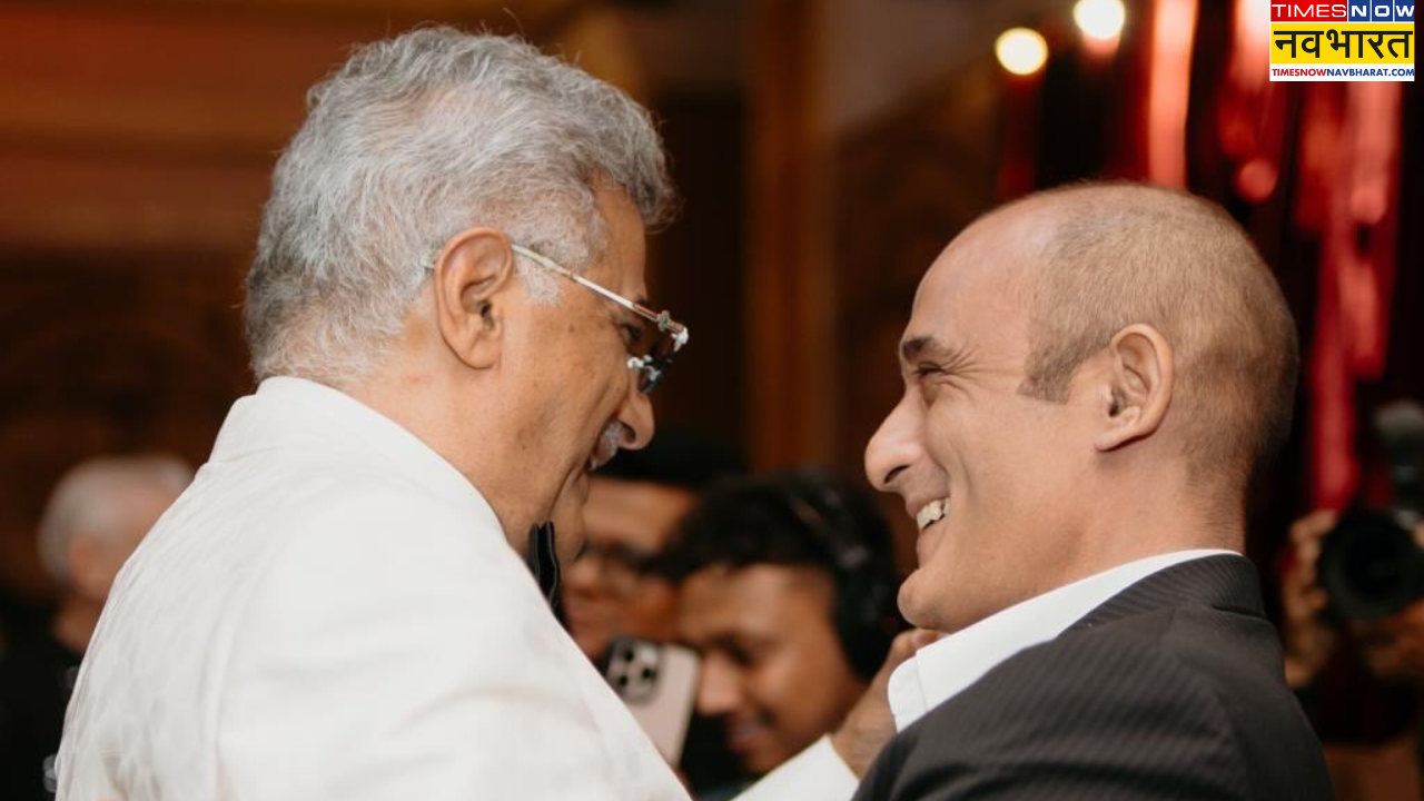 धुरंधर के तूफान के बाद पहली बार दिखे Akshaye Khanna, बदला-बदला लुक देख फैंस हैरान!