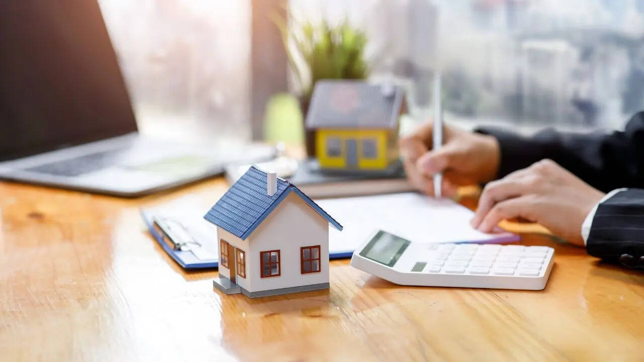 PM Awas Yojana Rules: किसे मिलेगा सस्ता मकान? EWS, LIG और MIG कैटेगरी के लिए क्या हैं नियम और शर्तें?