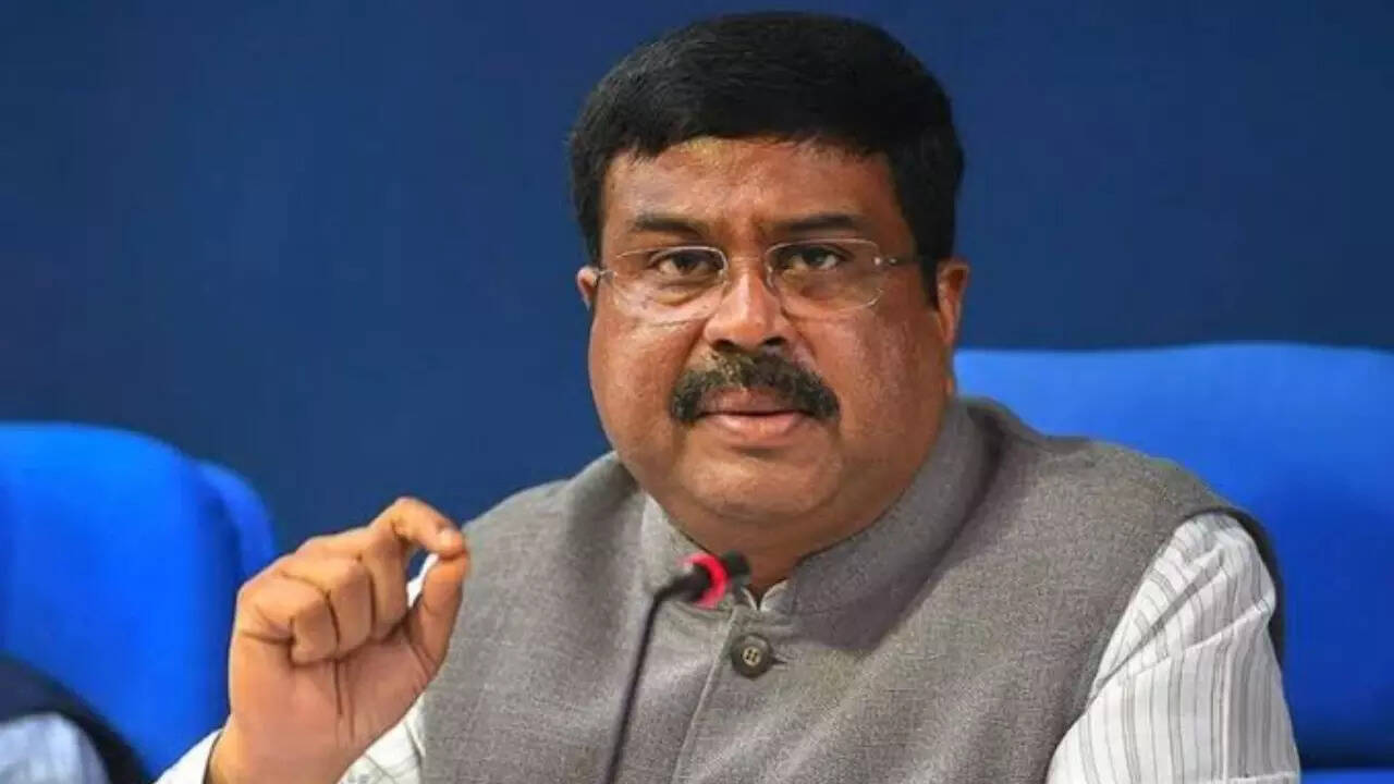 धर्मेंद्र प्रधान ने दिया इस्तीफा, राजनाथ सिंह, नितिन नवीन समेत भाजपा के दिग्गजों ने दिया समर्थन, बोले- राष्ट्रहित और युवाओं के लिए लिया बड़ा फैसला