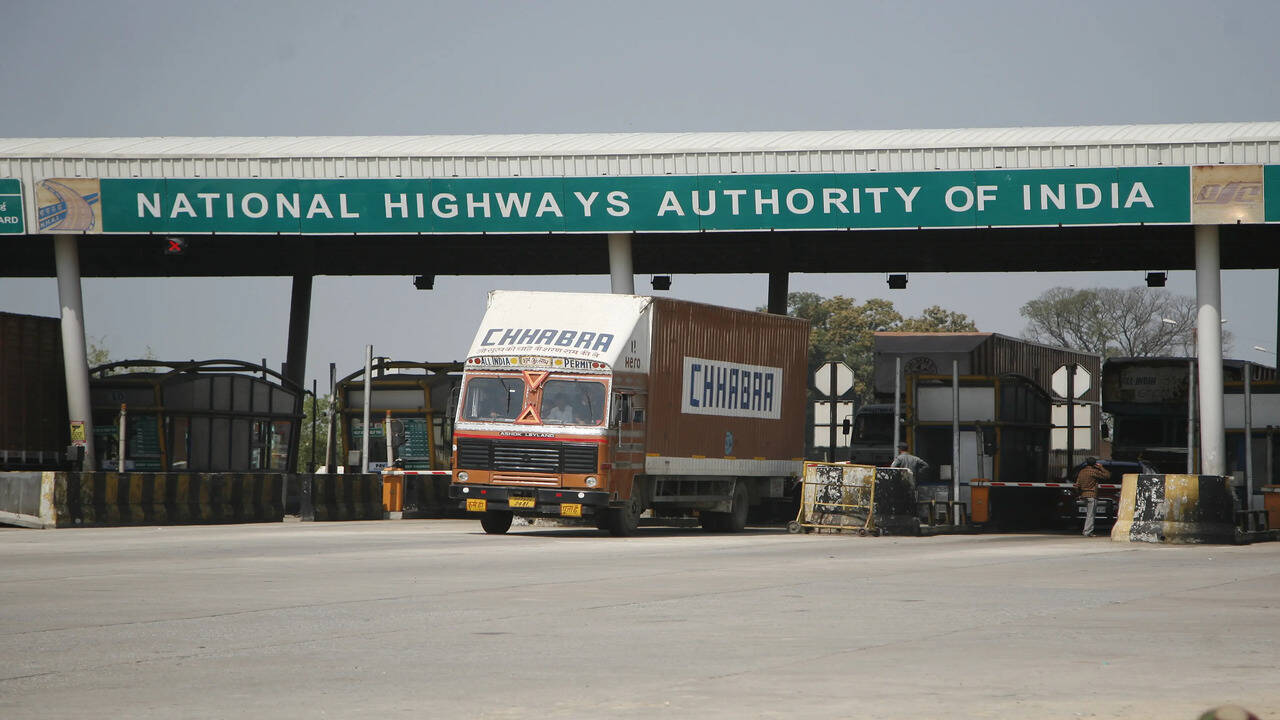 NHAI का नया टोल नियम: अब ब्रिज और फ्लाईओवर वाले हाईवे पर कम देना पड़ सकता है टोल