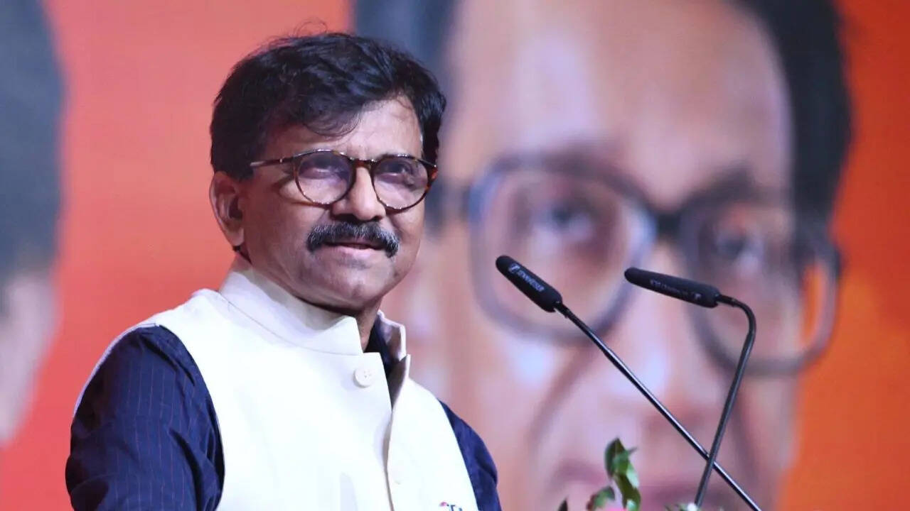 'देश के सबसे अच्छे शिक्षा मंत्री हो सकते हैं देवेंद्र फडणवीस', संजय राउत ने प्रह्लाद जोशी को बताया अस्थायी चेहरा