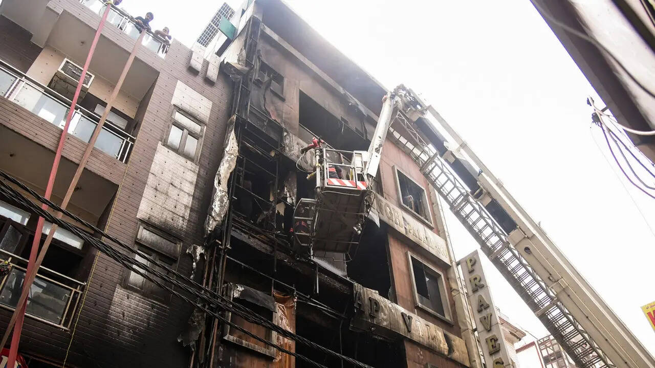 Palam Fire: MCD और फायर ब्रिगेड की बड़ी लापरवाही आई सामने, मौके पर खराब हुई थी रेस्क्यू क्रेन; 9 मौतों के पीछे मिले ये बड़े कारण