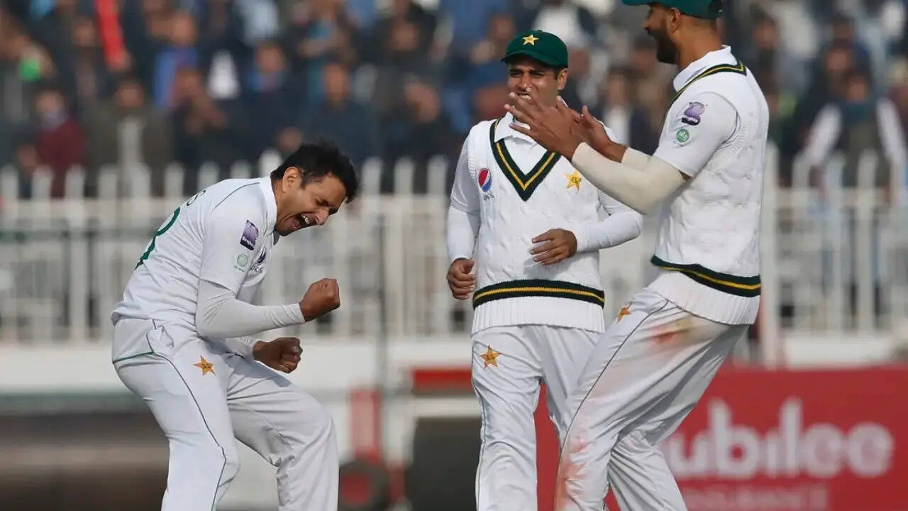 वेस्टइंडीज के खिलाफ पाकिस्तान के दो गेंदबाजों को भारी पड़ा जश्न, ICC ने सुना दी सजा
