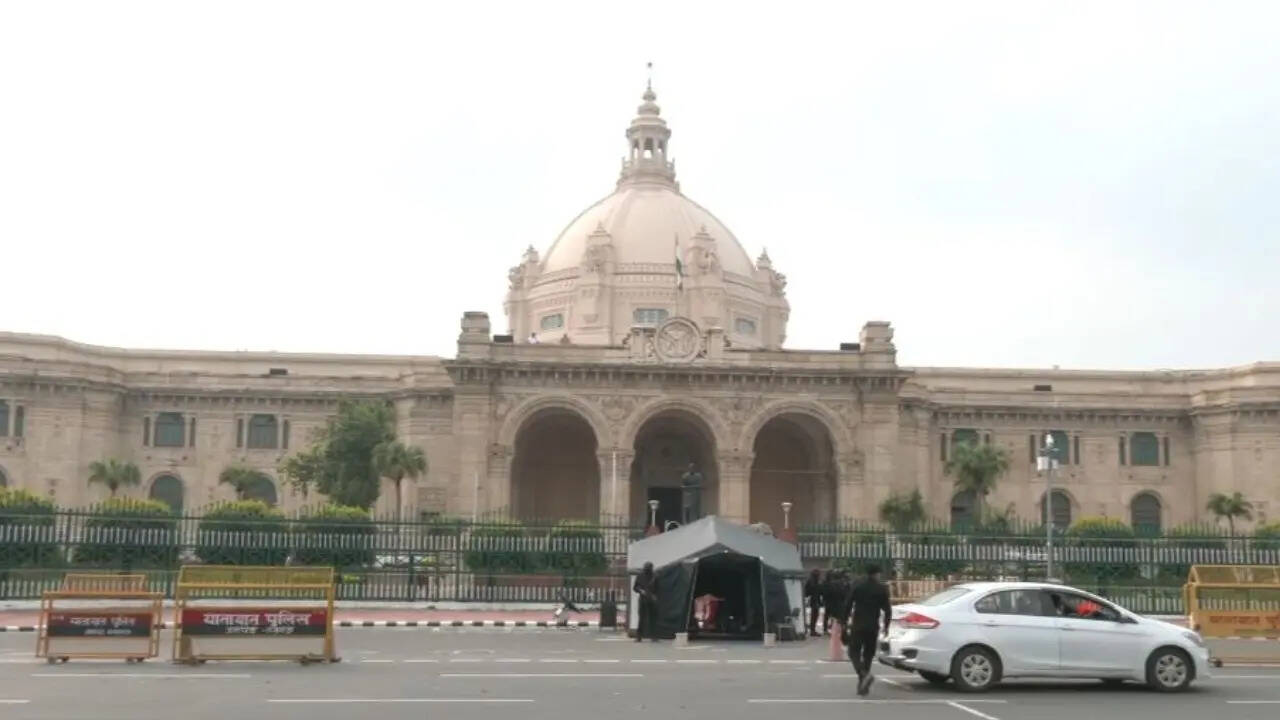 यूपी विधानमंडल का मानसून सत्र आज से, पहली बार गूंजेगा पूरा 'वंदे मातरम्'; सपा-कांग्रेस ने बनाई सरकार को घेरने की रणनीति