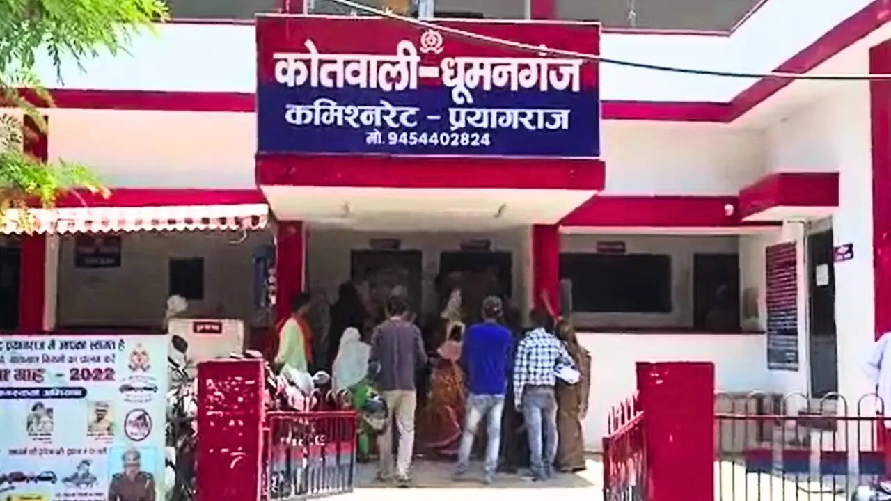 Prayagraj News: अतीक के गढ़ में फिर रंगदारी का खौफ! तमंचा ताना, 5 लाख मांगे, इनकार करने पर दी पूरे परिवार को खत्म करने की धमकी
