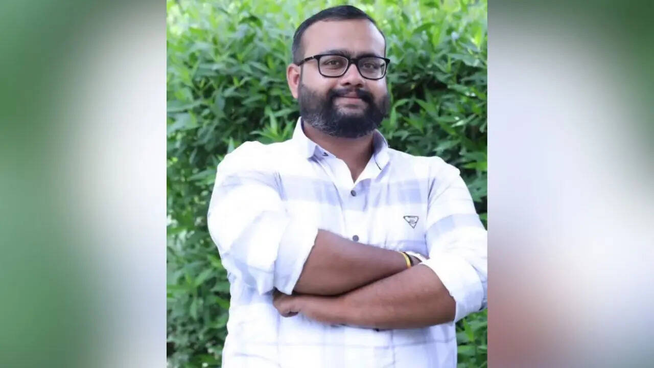 सूरत में सड़क के गड्ढे ने ली युवक की जान, लोगों में भारी आक्रोश; SMC की लापरवाही पर उठे सवाल