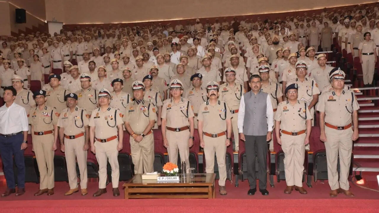 दिल्ली पुलिस मुख्यालय में गूंजा ‘वंदे मातरम्’, 150 साल पूरे होने पर हुआ सामूहिक गायन