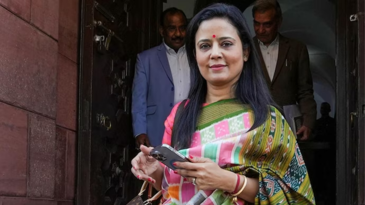 नादिया सर्किट हाउस विवाद: 'रात 9:47 बजे कमरा खाली करने को कहा, बाहर ‘जय श्रीराम’ के नारे...' महुआ मोइत्रा ने ओम बिरला को लिखी चिट्ठी